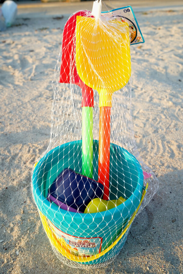 Beach Toy Set – Multi-Color Shovels & Bucket